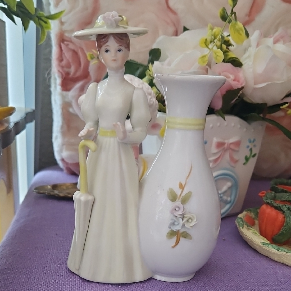 Elegant Lady Figurine with Vase - White and Green.